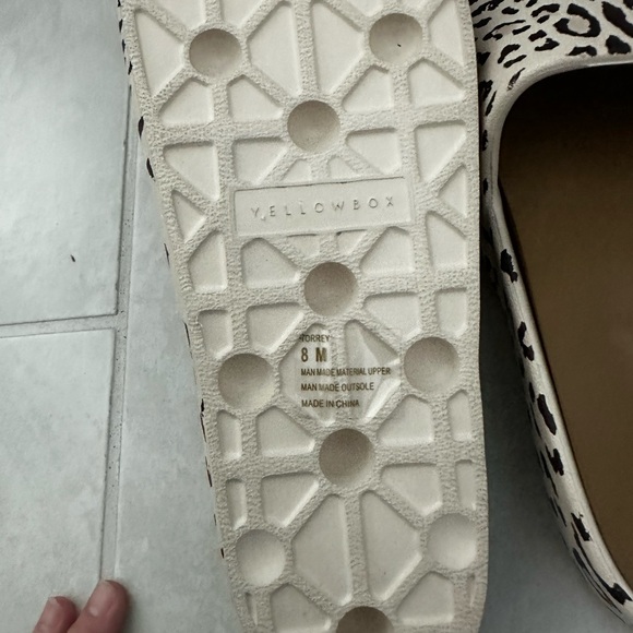 Yellow Box Women's Leopard Print Slide Sandals size 8 - Picture 4 of 5
